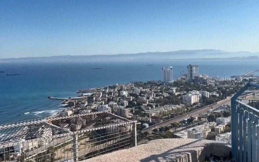 Khoảnh khắc còi báo động vang khắp Israel